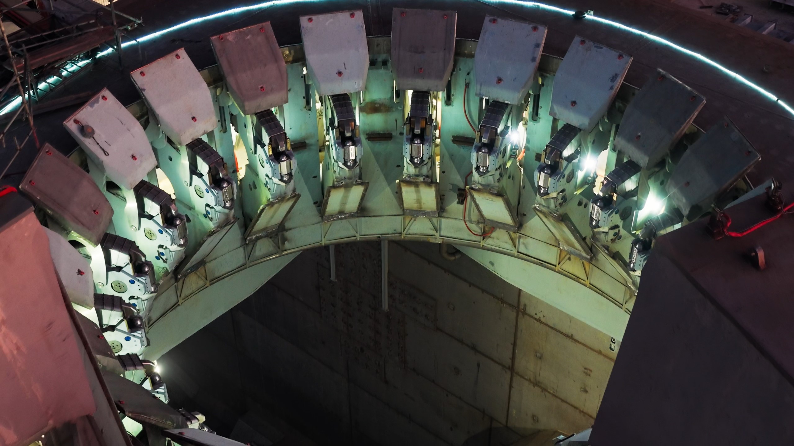 Détail du déflecteur de flammes et du système de suppression de souffle d'échappement du Pad 2.