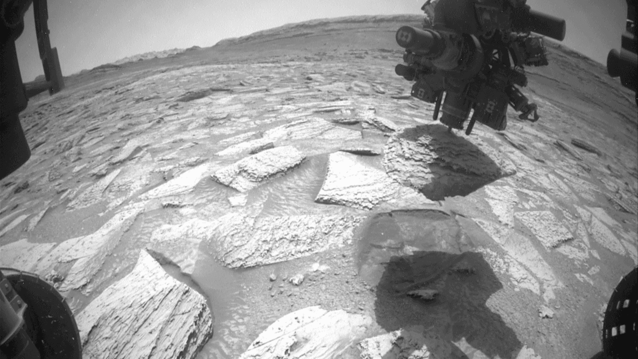 Curiosity : un rocher de 13 kg immobilise le rover sur Mars six jours