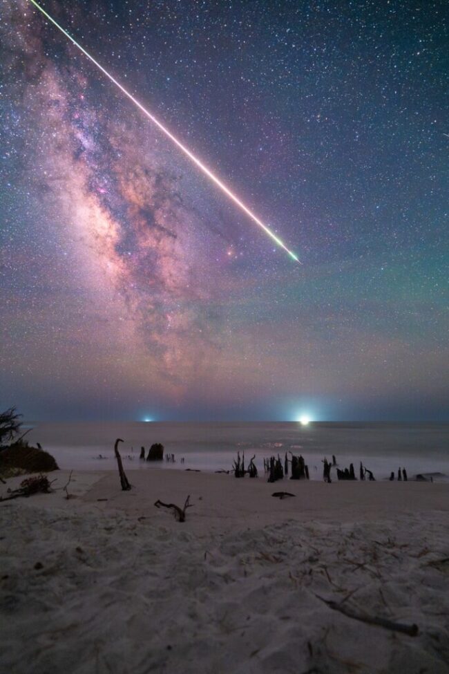 Cliché de la Voie Lactée capturée dans un site d'observation à faible pollution lumineuse, révélant les étoiles.