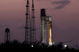 Artemis 3 : La NASA envisage des tests d&rsquo;amarrage avec deux HLS concurrents