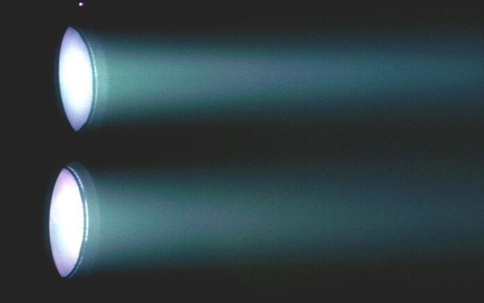 Schéma détaillant le fonctionnement des propulseurs électriques solaires de BepiColombo, ionisant le xénon.
