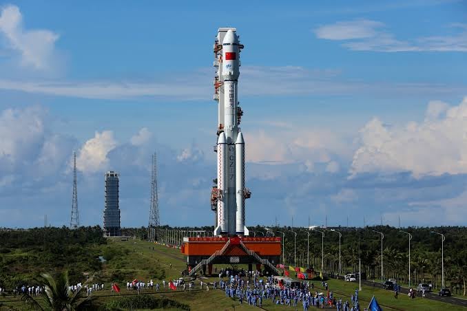 Le véhicule démonstrateur Starfall de SpaceX avant sa rentrée atmosphérique contrôlée.