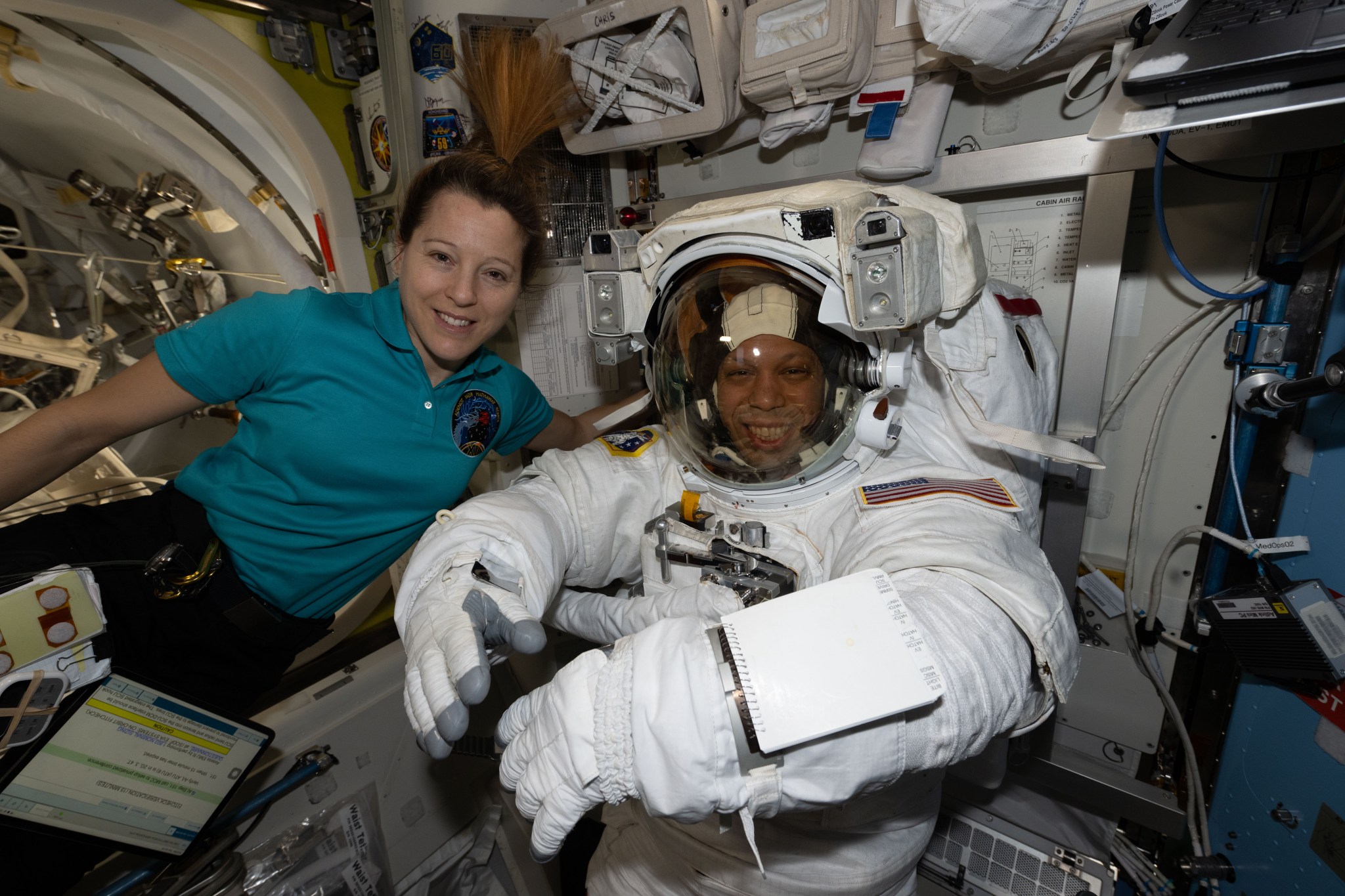 L&rsquo;astronaute Chris Williams prépare une sortie extravéhiculaire sur l&rsquo;ISS
