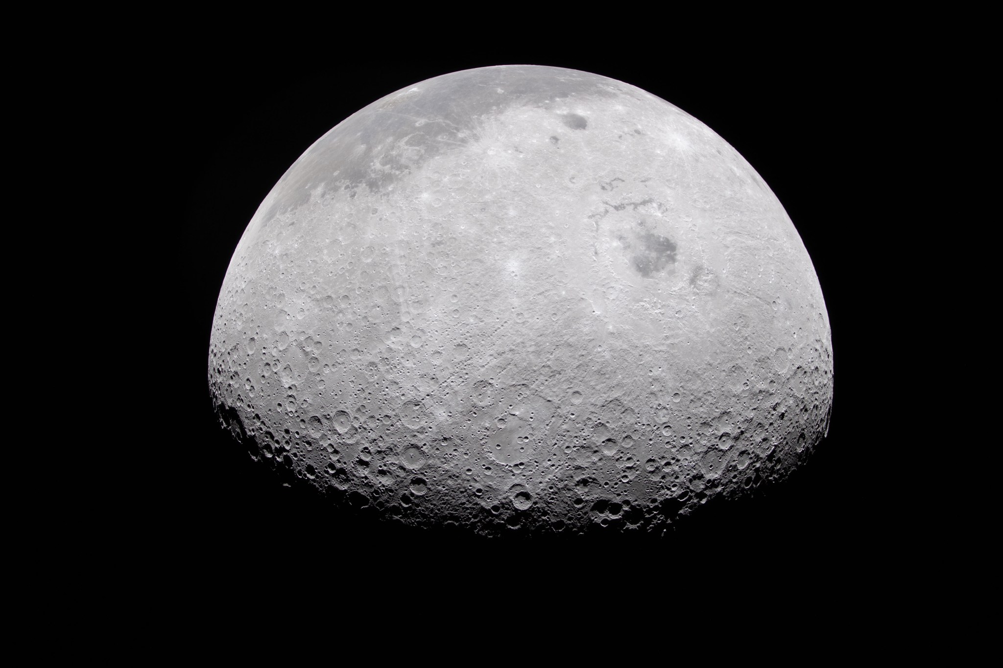 La mission Artemis II révèle la Lune sous un éclairage contrasté