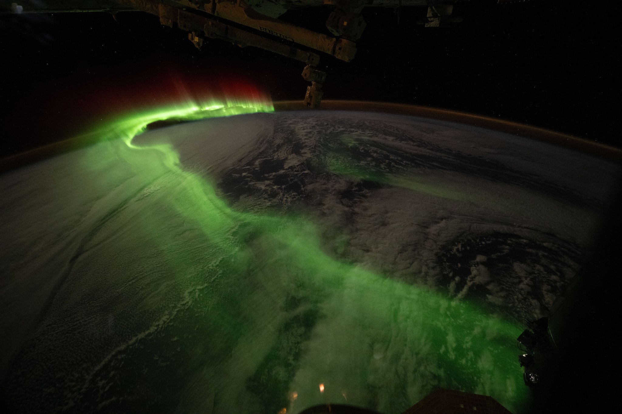 L&rsquo;ISS photographie une aurore australe majeure suite à un événement solaire
