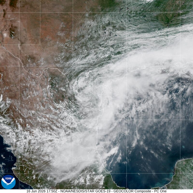 Image satellite d'une cellule orageuse supercellulaire, typique des formations de tornades.