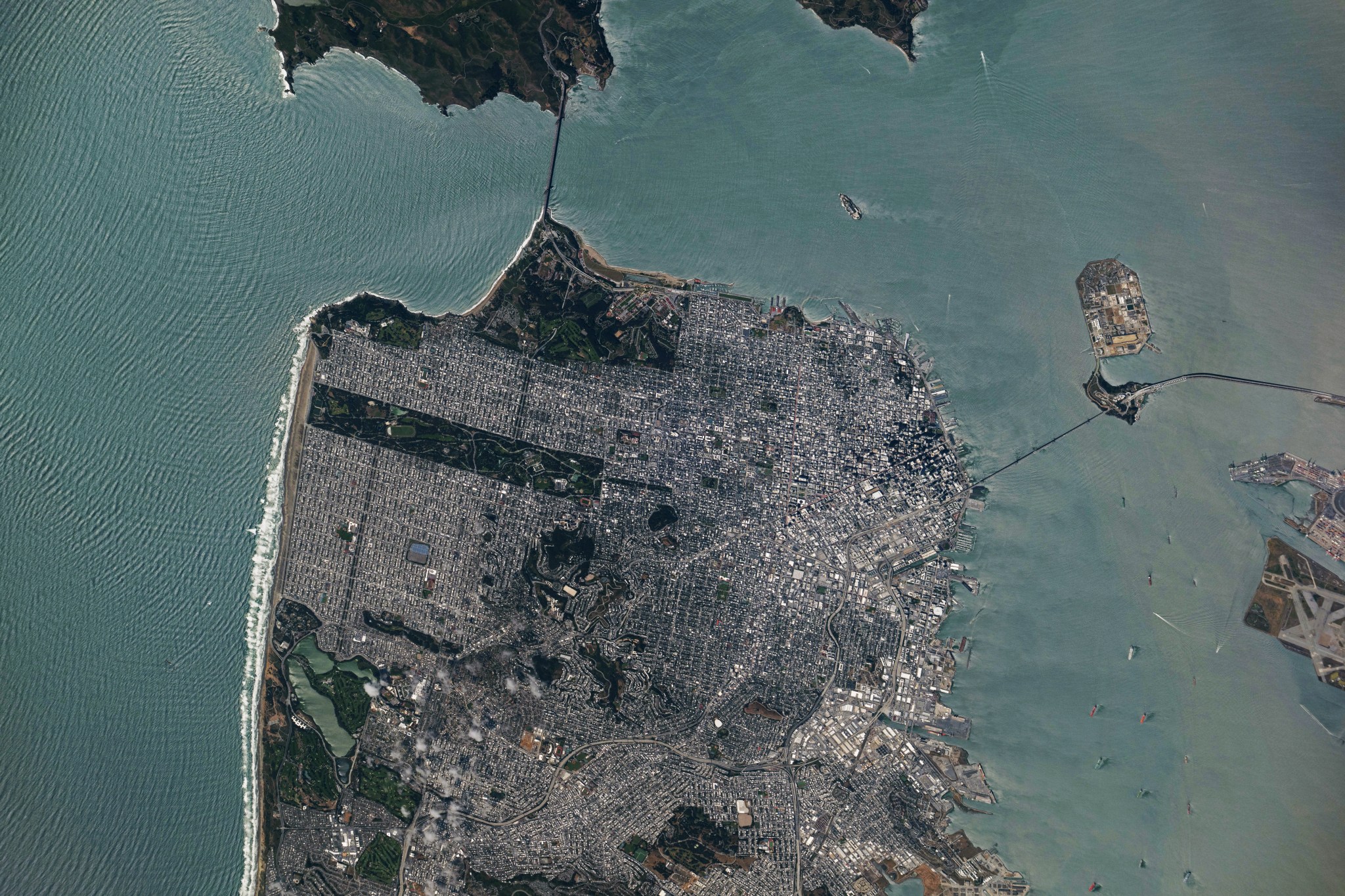 Un astronaute de l&rsquo;ISS capture San Francisco et ses ponts emblématiques