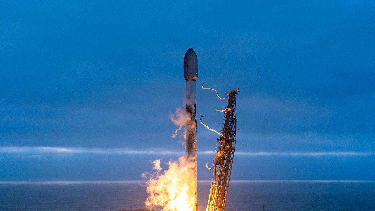 SpaceX : Un Falcon 9 déploie 24 satellites Starlink depuis la Californie