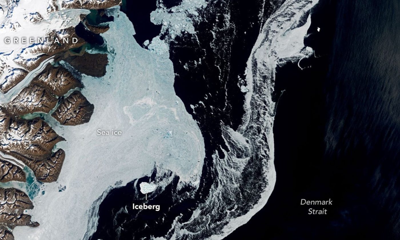Landsat 9 détecte un iceberg majeur dans le détroit de Danemark