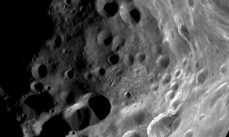 Découverte de Phoebe : la photographie révèle une lune de Saturne
