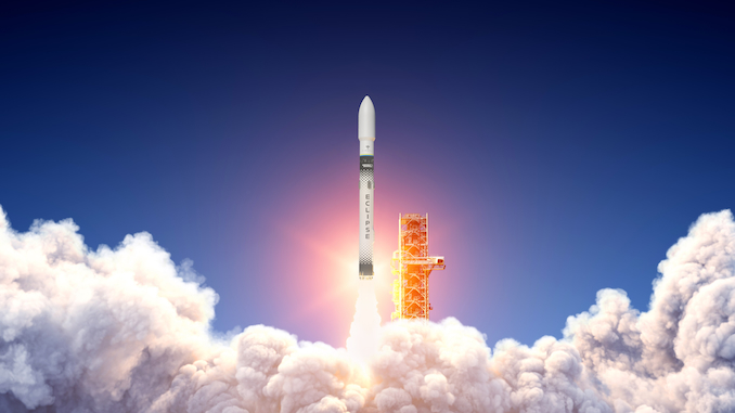 Ingénieurs travaillant sur un élément de la fusée Firefly Alpha, illustrant la production de la version Block 2.