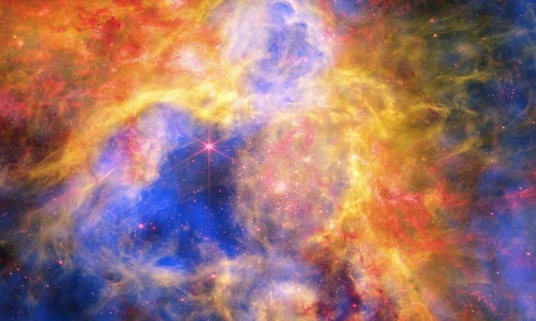 Webb, Hubble et Chandra dévoilent une Nébuleuse de la Tarentule polychrome