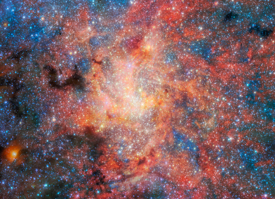 Spectre infrarouge de l'étoile IRS 3 obtenu par l'instrument MIRI du télescope Webb, montrant les signatures de silicate et d'eau.