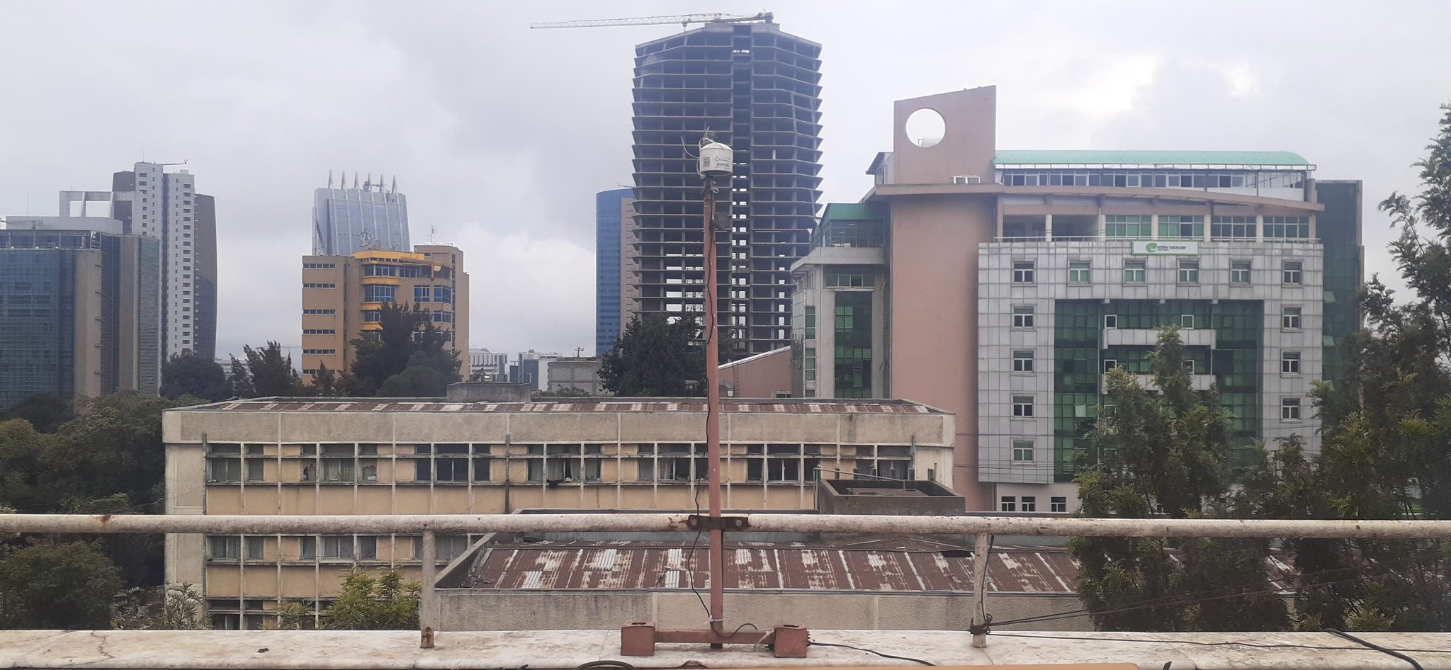 Graphique montrant les variations saisonnières et journalières de la concentration de PM2.5 à Addis-Abeba.