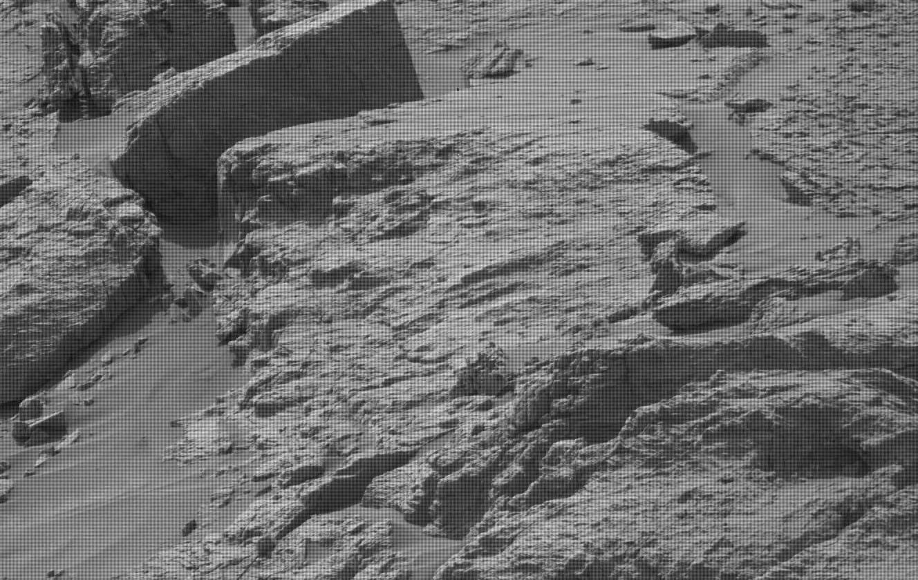 Curiosity : une image martienne révèle une figure rocheuse énigmatique