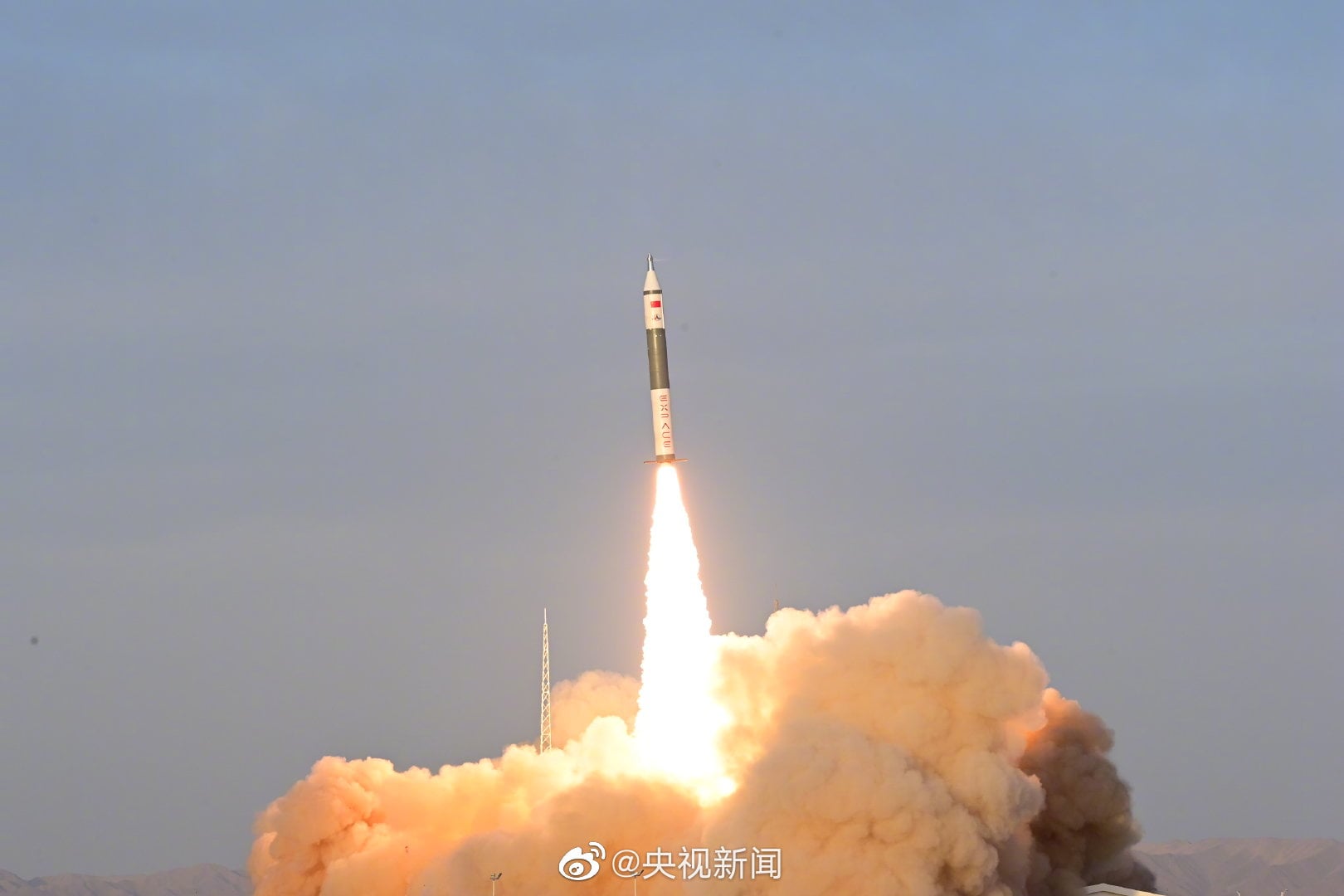 Le lanceur ZhuQue-2E décollant du centre de Jiuquan en Chine pour sa mission.