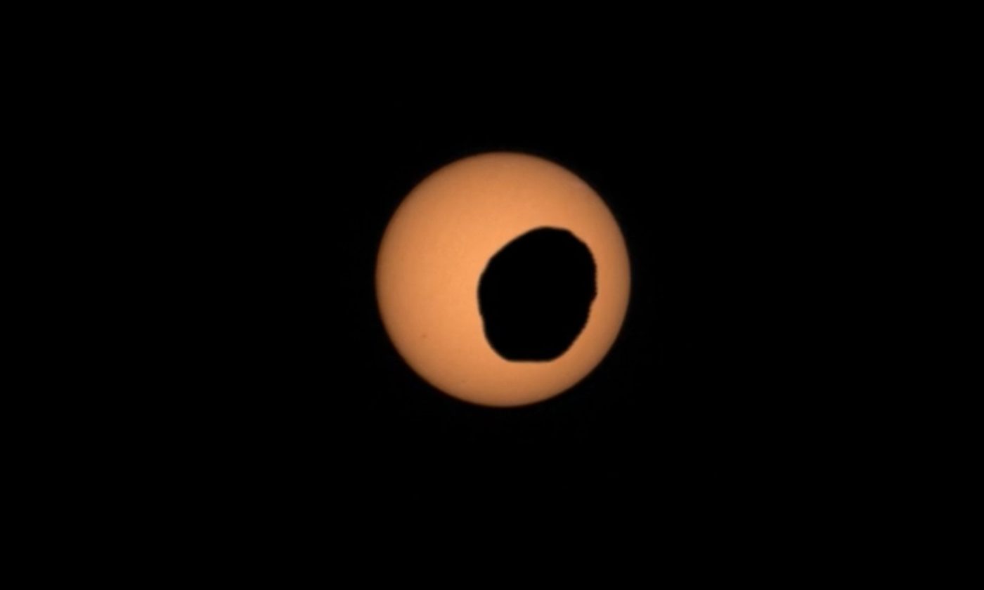 Perseverance observe un transit de Phobos sur le disque solaire martien